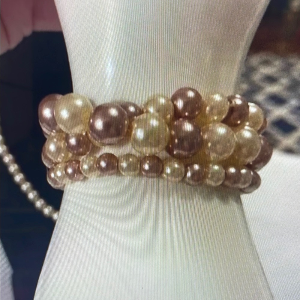 Elegant Pearl Bracelet